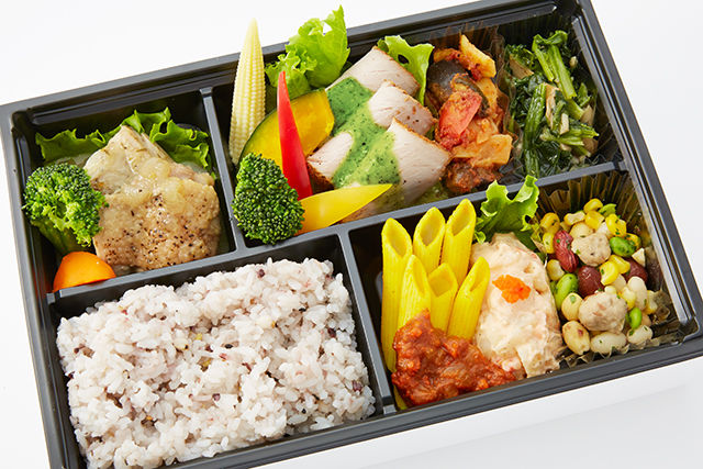 クラーレ特製 グリーンカレーとエスニックポークBOX