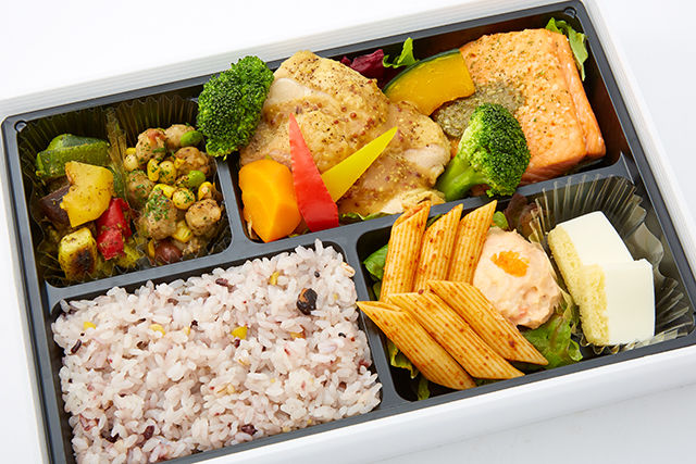 特製ソースのローストチキン&タプナードソースサーモンBOX