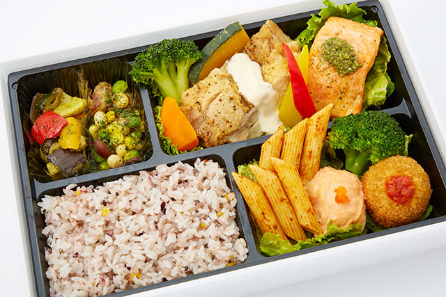 特製マッシュルームソースのローストチキン&サーモンBOX