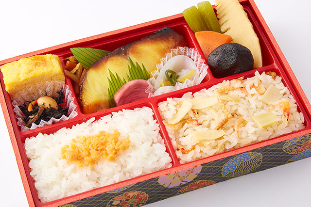 西京焼と二色ごはん弁当(桜海老竹の子ごはん)