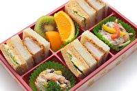 華美サンド 都(みやこ)(15種サラダ&お豆たっぷりサラダ&フルーツ)