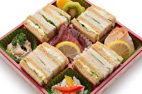 華美サンド 雅(みやび)(パストラミビーフ&スモークチキン&15種サラダ&お豆たっぷりサラダ&フルーツ)
