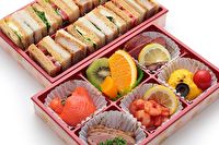 華美サンド 紅(くれない)(スモークサーモン&パストラミビーフ&合鴨スモーク&パンプキンサラダ&プリプリシュリンプ&フルーツ)