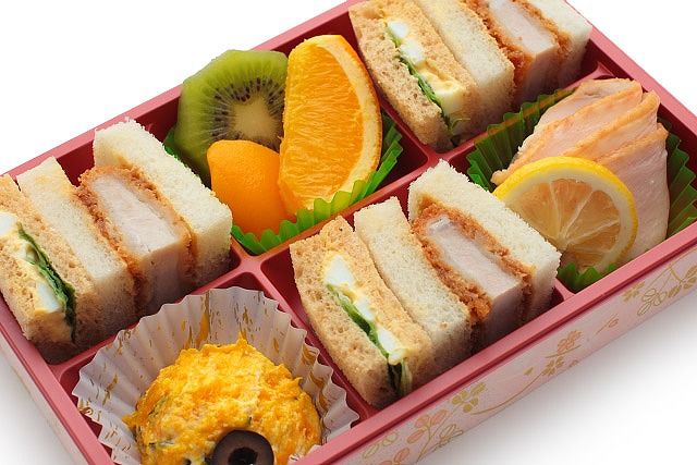 華美サンド 麗(れい)(パンプキンサラダ&スモークチキン&フルーツ)