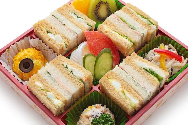 華美サンド 恵(めぐみ)(パンプキンサラダ&15種サラダ&お豆たっぷりサラダ&トマトきゅうり&フルーツ)