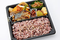 十六穀米ごはんと煮物たっぷり弁当