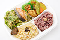 玄米黒米ご飯と野菜のかき揚げ弁当