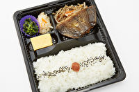 カレイの煮つけ弁当