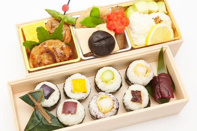 手毬天むす二段弁当